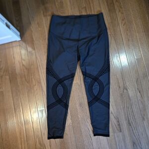 Black High-Waisted Reversible Compression Leggings